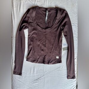 Vuori Pose Scoop Tee NWT